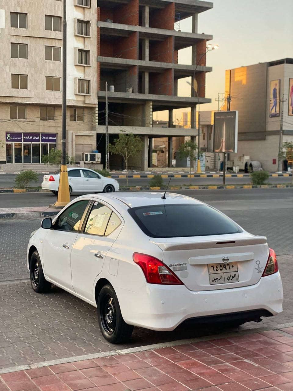 سلام عليكم للبيع نيسان صني موديل 2021 مواصفات بلوتوث تحكم سترين حساسات خلفية يدات نيكل مواصفات صني معروفه تخم تاير جديد سبيراها مانزل سياره ستخدام شخصي ماشيه 60 عل وضع شركه جاهزه احله من صور رقم اربيل بسم شركه اتريد تحويل او وكاله مضمونه سياره بيها شخط بل باب ومكان بارد بس باقي كفاله لاصبغ لاضربه لافتح لاتبديل باقي مكفوله مكاني بلنجف شراي يتصل ونه خادم *********** سعر 105  بيها مجال للشراي
