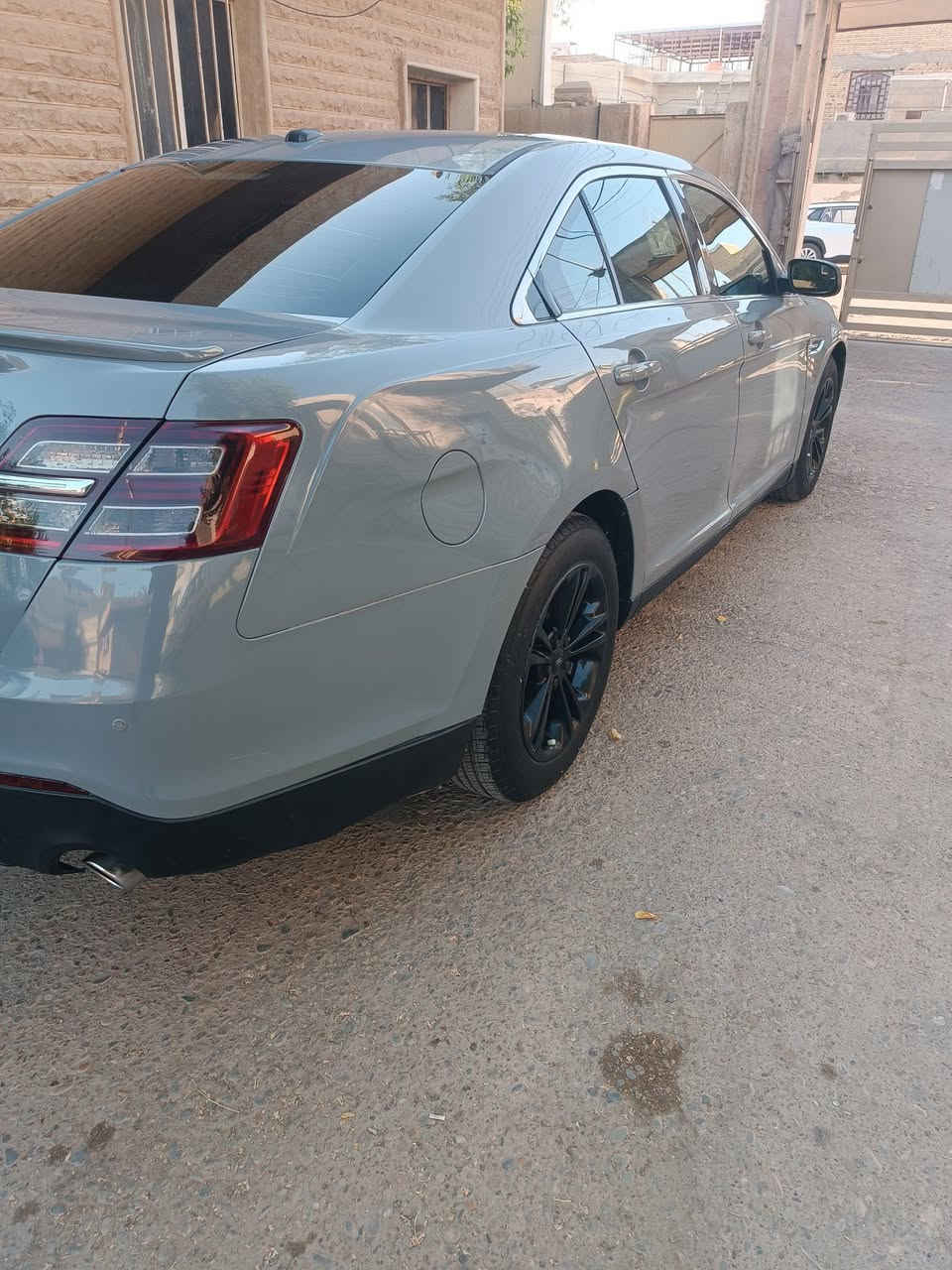 فورد توريس ٢٠١٣ رقم بغداد الجديد بأسمي 
ماشية١١١٠٠٠ميل السيارة مصبوغة لون أسمنتي 
السيارة وارد امريكي حادثهة أمامي 
محرك ٦سلندر ٣٥٠٠ بلادي ومكفول 
والگير بلادي صدر أمامي مبدلة شركة فقط الدبلات الأمامية يرادلهن تبديل والخدادية الخلفية شاد دبلات وشمعات جدد فقط  إدامة وتبديل على بقية  الحدادية الخلفية 
تخم تأير وباتري ودسكات كلهن إصليات  مبدلهن قبل ٥ أشهر 
السيارة الكشنات والداخل كلها جلد اسود بلاد
فتحة بالسقف شاشة تحكمات حساسات 
تبريد ثلج 
السعر١٠٣ ورقة والشراي يراسلني خاص


**إذا كنت صاحب هذا الإعلان وتريد حذفه لأي سبب، رجاءا أرسل رسالة إلى الدعم الفني**