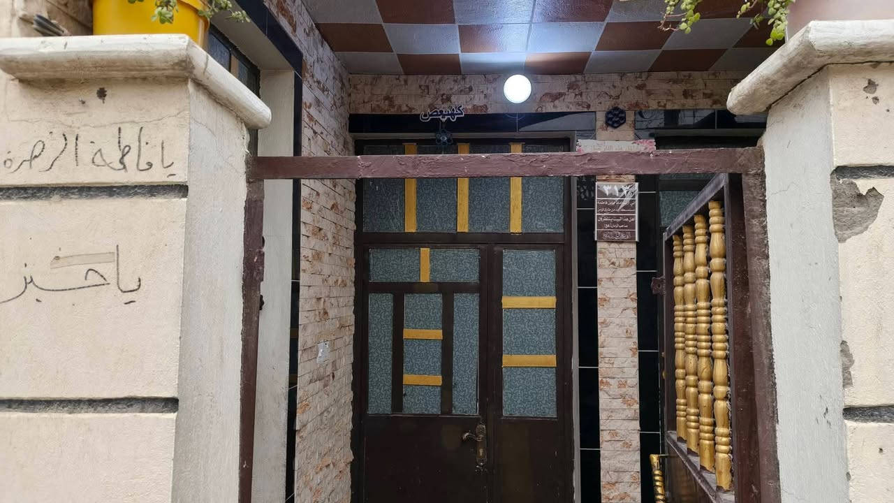 السلام عليكم بيت قطاع ٢١
نصف قطعة ٨٠ متر أمامية قطاع ٢١ الكيارة الواجهة ٧ متر والنزال ١١,٣٠ متر طابقين الأول مسلح يحتوي على طرمة وصحيات واستقبال ٦×٣ ونص ومطبخ ودرج وحمام وترك والطابق الثاني عكادة غرفتين وسطح والثالث مخزن سندويج مع ثلاثة سبالت وكيزر وخزان ماء وماطور وخط مولد ٥ أمبير أول بيت بالفرع بالفرع الأول من جهة قطاع ٢٧ مقابل العيادة الشعبية للمراوس ببيت كامل وإذا بيع سعرها ١٤٠ مليون 

للتواصل ***********
