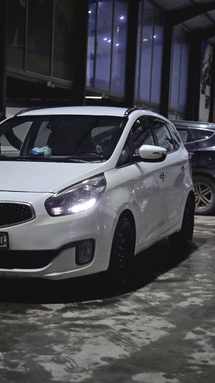 كيا كارينز موديل 2014 للبيع خليجي لون ابيض رقم اربيل

 محرك 2000

تخم تاير جديد ويلكب وياها هذا الويل اني شاده 

7 راكب

فول موصفات 

تحكم 4 جهات

شفتات رياضي

منضومة زنون 

نظام ايكو

3 أنظمة قيادة

تبريد قطعتين

بيها ثلاجه داخليه

اشاير مري ومري كهرباء وبيها ترحيب

 طخه بسيطة بالجاملغ الكدام ومصبوغبدون فتح وبيها باردات بسيطه وبيها كارت 

السيارة موجوده بالنجف السعر ١٣٨ 

تواصل خاص او الاتصال ***********
