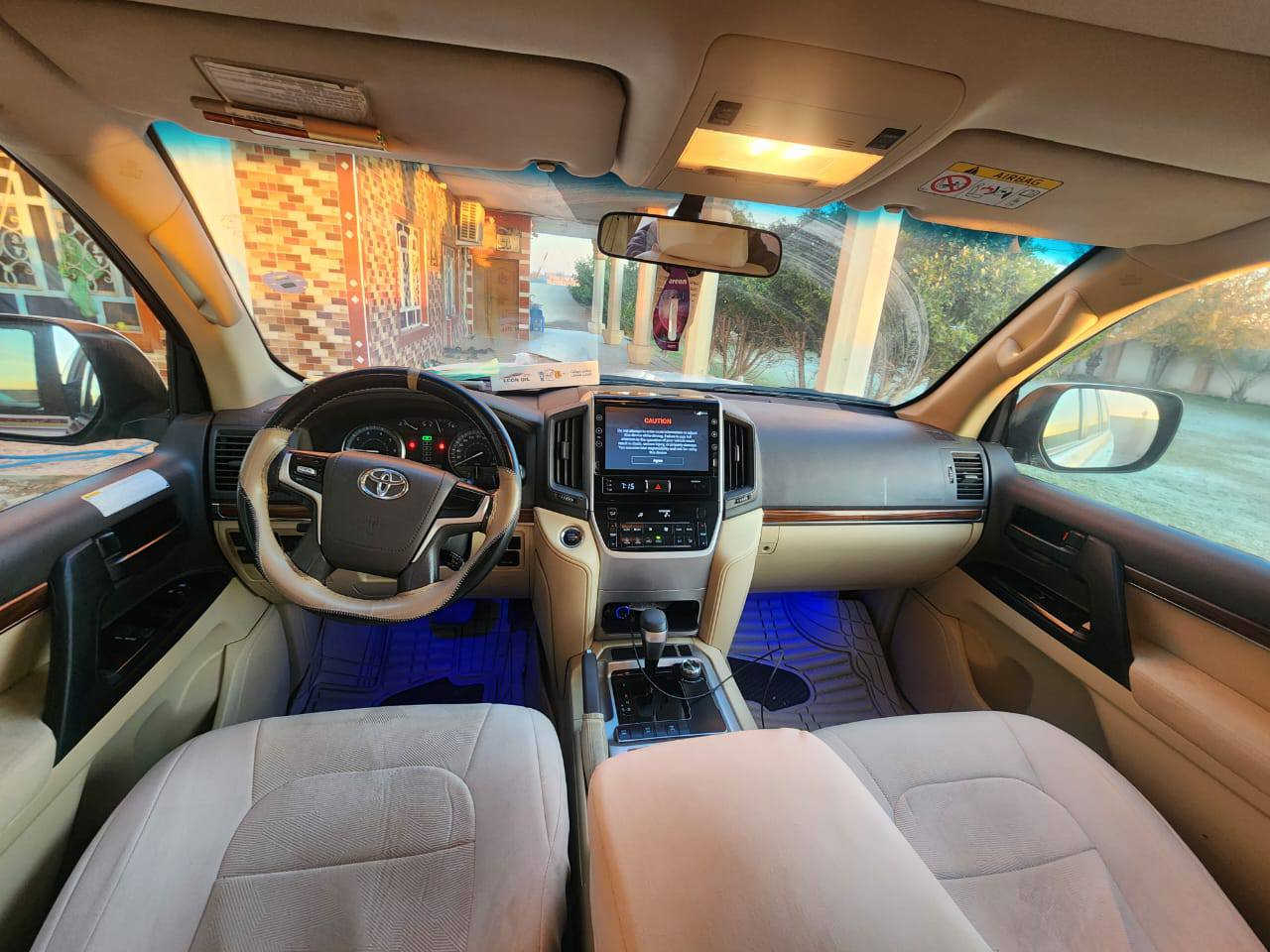 السلام عليكم للبيع لاندكروز موديل 16 
بريم اصل ام DVD رقم اربيل بسمي مكفوله  
***********
