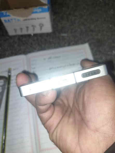 ريد ماجك 10برو ذاكره 512 مع شاحن 100واط كفر اصلي ولاسق شاشه للبيع بدون مراوس 800الف مكاني الدوره ***********
