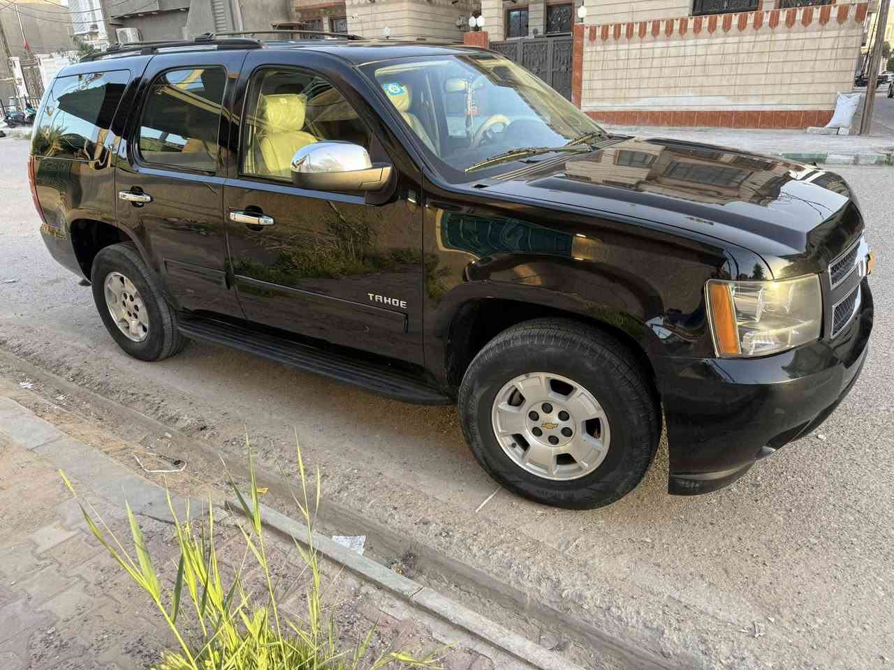 🚗🔥 للبيع – شيفروليه تاهو 2014 LT (خليجي) 🔥🚗  

سيارة عائلية فخمة وقوية – جاهزة للاستخدام بدون أي مصاريف 💯  

📌 التفاصيل:  
• موديل: تاهو 2014 LT – وارد خليجي  
• رقم بغداد الجديد باسمي  
• سنوية 2025 جاهزة  
• اللون: أسود ملكي 🖤  
• مكفولة (كفالة عامة)  
• مكينة جديدة 5300 V8 – أداء قوي واقتصادي بالنسبة لفئتها  
• كير أوتوماتيك 6 سرعات  
• دبل ثقيل (4×4)  
• تشغيل عن بعد  
• شاشة معلومات وترفيه  
• بلوتوث + AUX + USB  
• نظام صوتي ممتاز  
• دواخل جلد بيجي نظيف جداً ✨  
• تحكم كهربائي بالمقاعد  
• مثبت سرعة  
• تحكم بالدركسون    
• حساسات خلفية  
• كاميرا خلفية  
• وسائد هوائية متعددة  
• نظام ABS مانع انزلاق  

🚙 سيارة عائلية مريحة جداً للسفر والاستخدام الشخصي بكل فخامة
🌺 السعر 270
🔹 السيارة نظيفة وجاهزة للفحص  
🔹 ما تحتاج أي صرف  

📞 للجادين فقط – التواصل على رقم الواتساب   
***********
