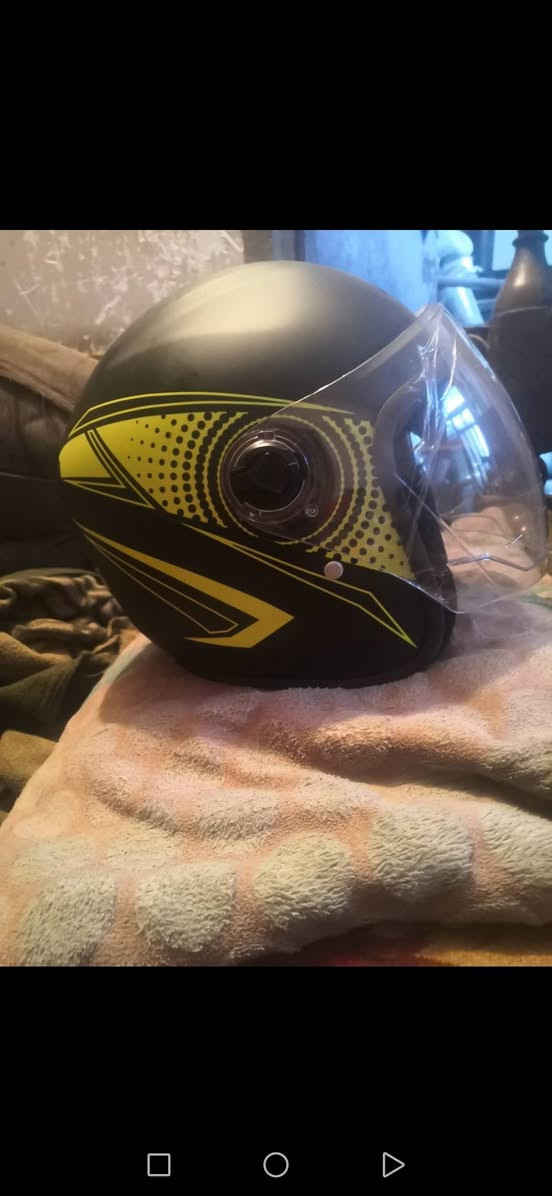 مساء الخير شباب خوذة للبيع
بعدها جديدة ما مستخدمها ابد 
اشتريتها ف ما عجبتني وضميتها
...
رايدها ب20
التعجبة خلي يراسلني واني خادم
بيه مجال للطيبين ان شاء الله ما نختلف
. 
. 
للأتصال هاذا رقمي بي واتساب ***********
او اذا تحبون راسلوني علماسنجر على راحتكم
مكاني بغداد نواب الضباط الأمين الثانية
والمايكدر يجيني عادي مو مشكلة اني اجيك واجيبها الك وتدلل
