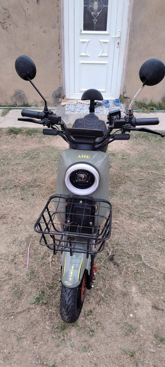 R9 موديل 2025
السعر 450 وبي مجال بسيط/ المكان ديالى الخالص اطراف الخالص/ مكلف بالنشر ***********
