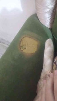 تخم 10 مقاعد لون زيتوني وكريمي مستعمل للبيع تسكام ثقيل ضرر بل تجوة مال...