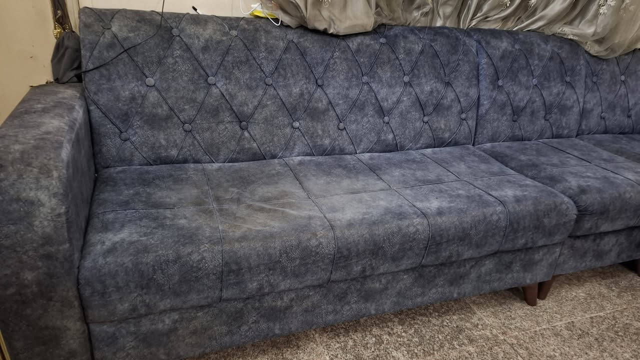 ديوان مستعمل نظيف السعر ٧٥ الف المكان الاعظمية للاستفسار ***********
