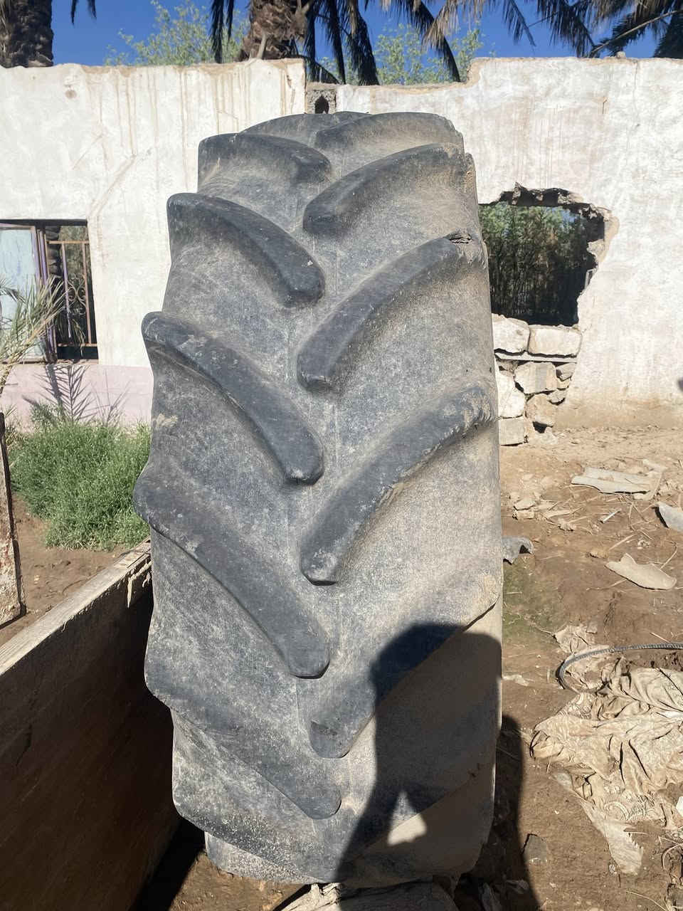 سلام عليكم تايرات البيع نضاف السعر خاص الحجم 140/38/70/580/***********
