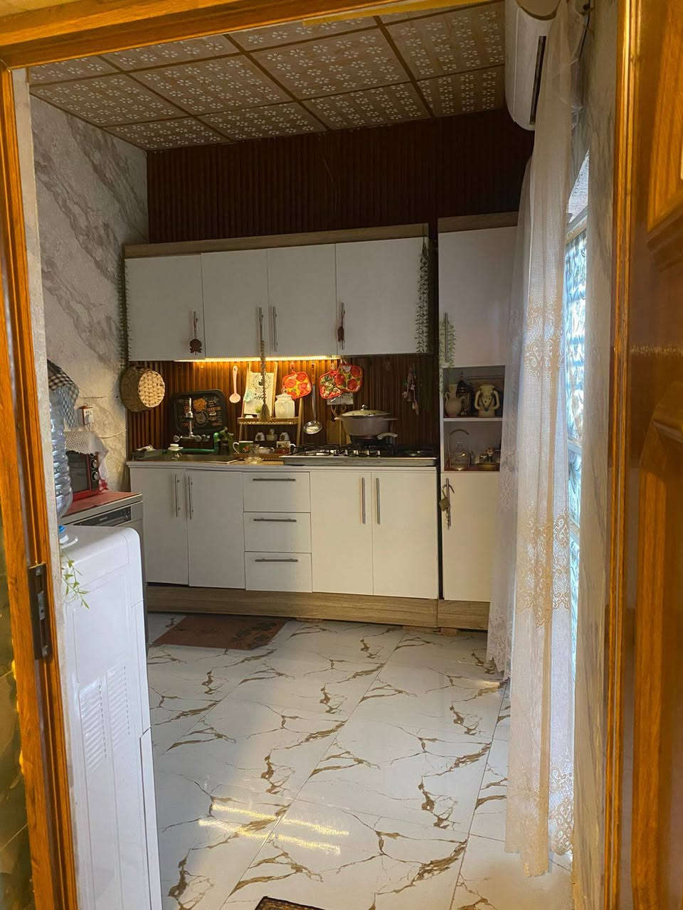 سلام عليكم بيت للبيع  في حي الزيتون شارع القوس نهاية مقابيل البزل قريب على الشارع العام  غرفة نوم صاله استقبال ومطبخ البيت 80متر ركن مربع الاستفسار *********** رقم صاحب الدار
