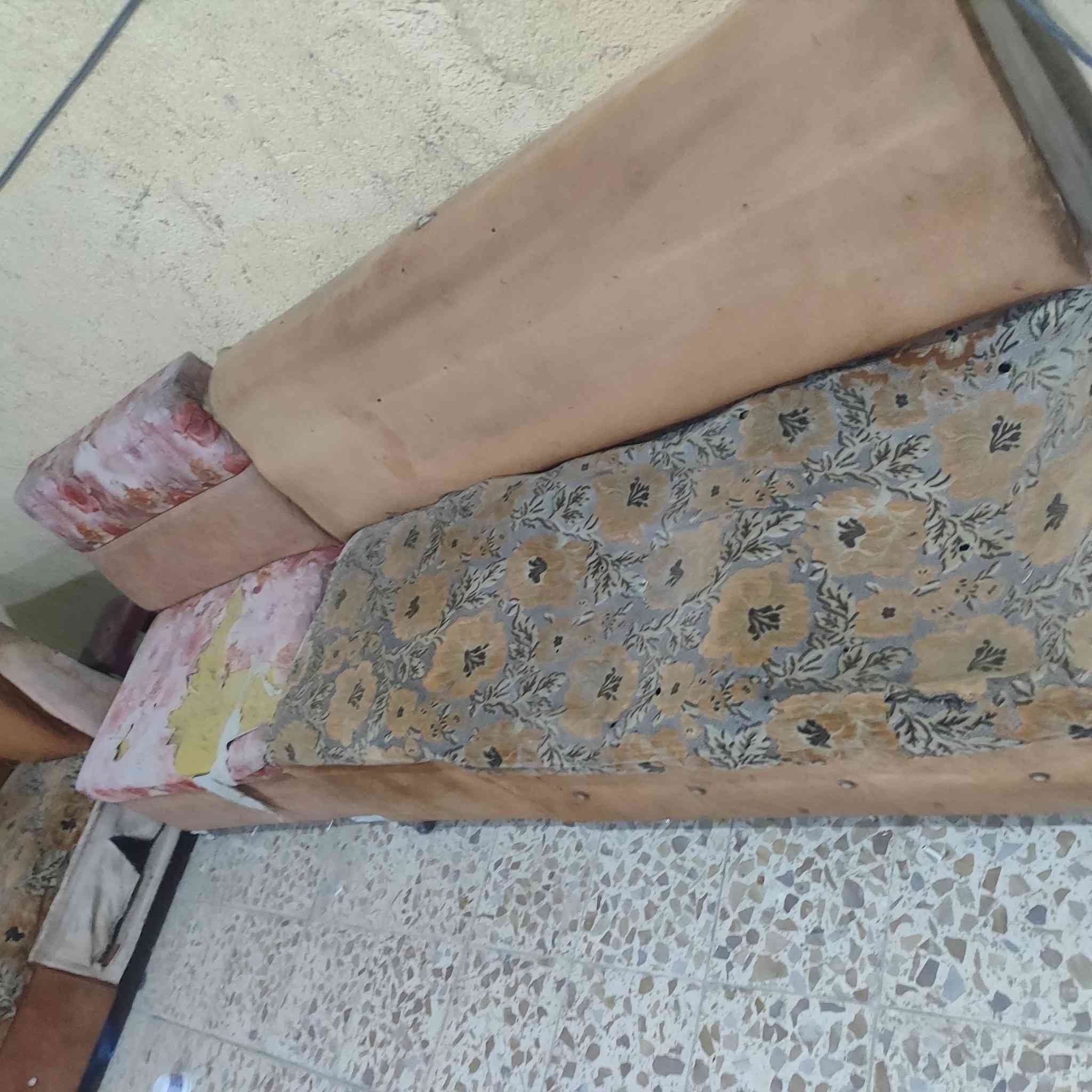 قنفات لعدد 8 للبيع ب150قفل. ‏‪***********‬‏
