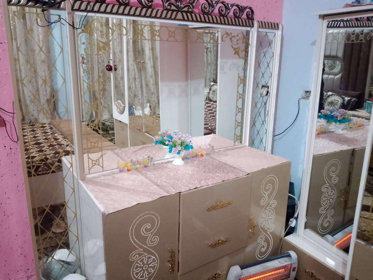 غرفه نوم تركي 9قطعه نضيفه كامله المكان الفلوجه السعر مليون بيها مجال بصيط رقم الهاتف ***********
