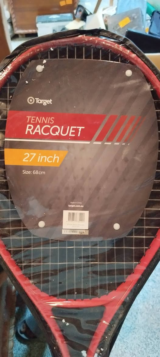 مضرب تنس من ماركة Target ويبلغ طوله 27 بوصة.يتميز المضرب بلون أحمر زاهٍ ويأتي مغلفاً بالبلاستيك لحمايته.


**إذا كنت صاحب هذا الإعلان وتريد حذفه لأي سبب، رجاءا أرسل رسالة إلى الدعم الفني**