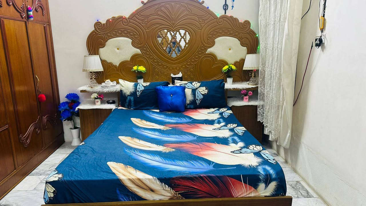 السلام عليكم عندي غرفه نوم للبيع اخشاب عراقي *********** مكان كوفه حي ميسان
