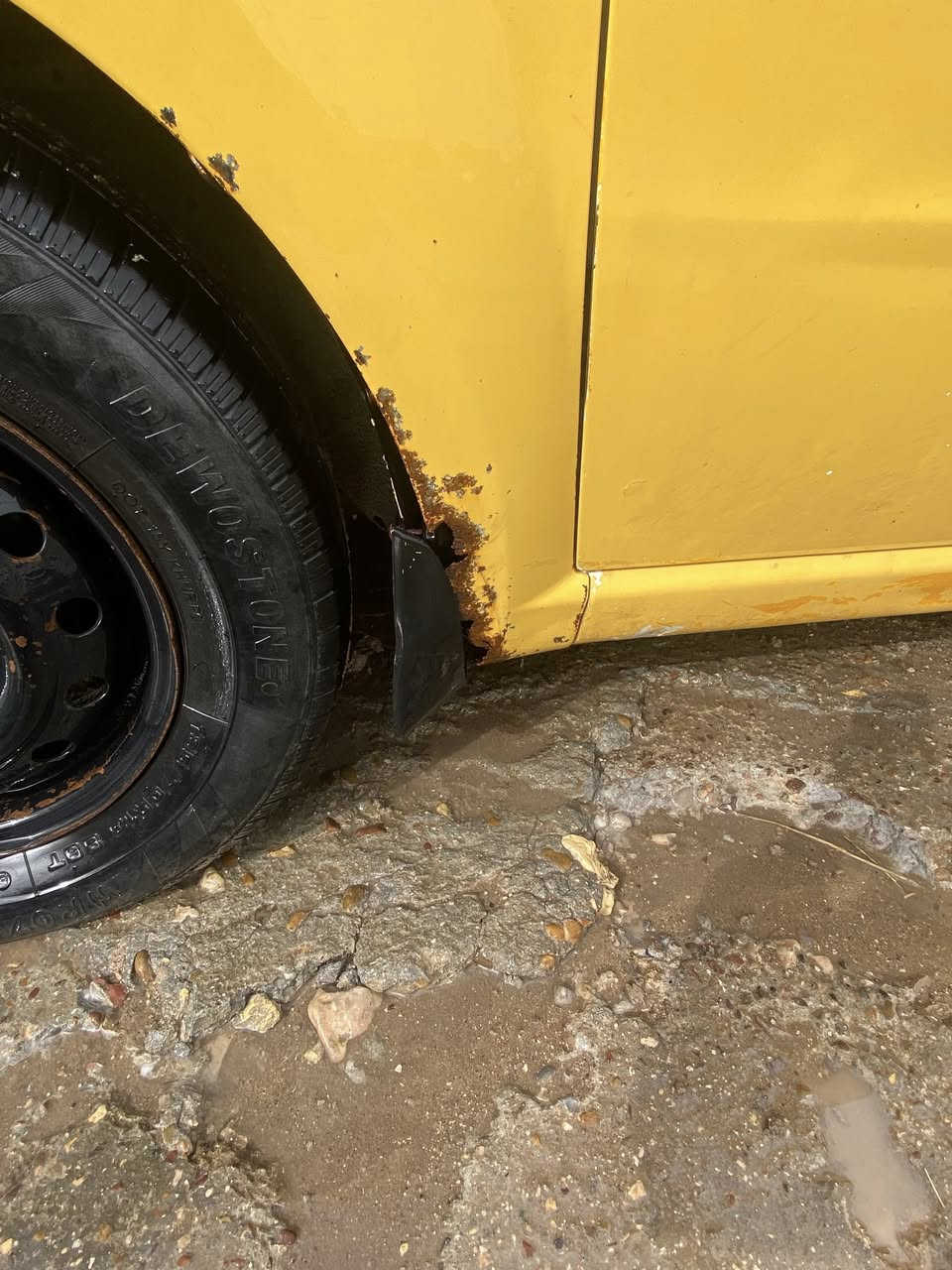 السلام عليكم
افيو مسكر خليجي السياره بيها لاستيك ولف بسبب ابو الدهن خلالي منظفات وكامت تنقص 
السياره جاهزه من كهربائيات كامله 
تبريد شغال وع فحص ثلج
تدفئه شغاله 
حداديه اماميه مشتغلها 

بور جديد

مشط جديد

تايرات زينات نظيفات

دواخلها نظيفه 

السياره شغاله وتمشي وخير من الله 

بيها خياسات بسيطه مصورهن لان موديل 2008 

السنويه ل نهاية ال 27 مداور ثاني. يوم ب اسمي

السعر 37 وبيها مجال بسيط جدا حگ الجيه

المكان الديوانيه 

***********
