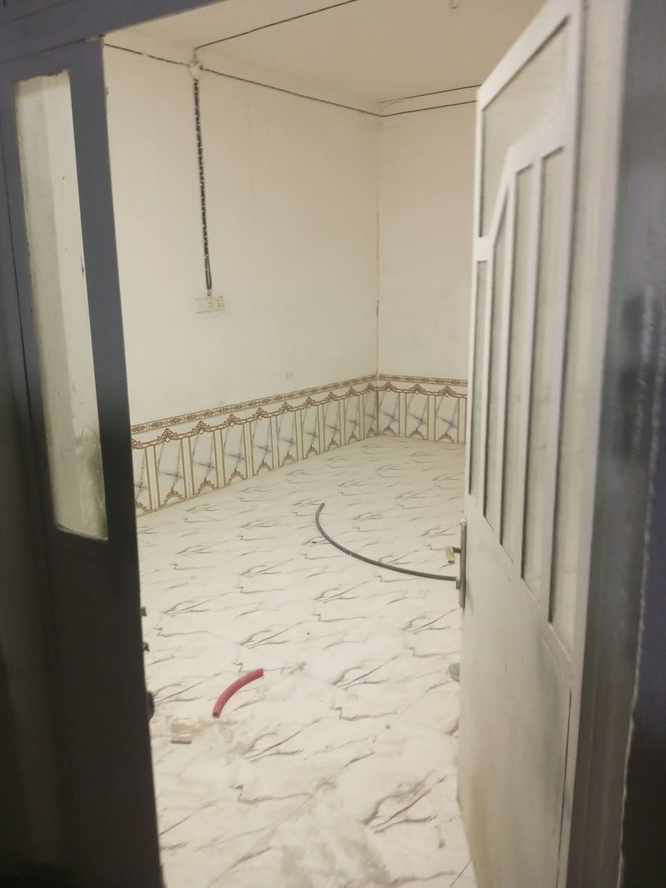 مشتمل البيع 100متر  بل تفيج مثل ما واضح بل صوره بيت بلوك وسكف عكاده نزلت رمثان ***********
