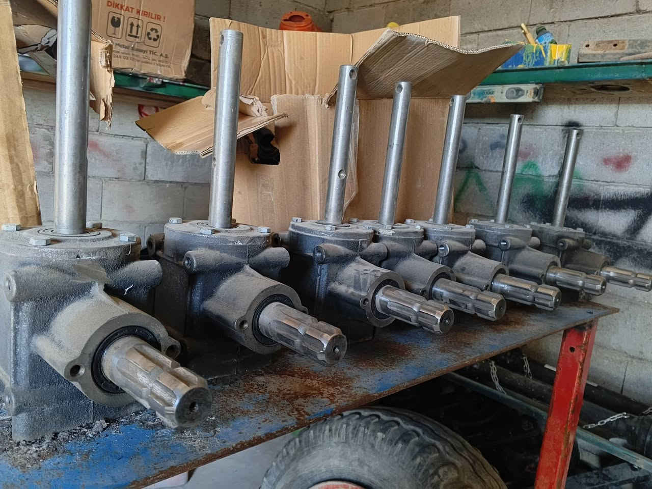 تم وصول كافه انواع الادوات الحتياطيه كير بوكس ناثره✓ مروحه✓نوزل ✓موطور مرشه ✓كارد✓وبحجام مختلفه✓تايرات فدان كبير صقير البلير درجه اولا العزيزيه معرض الشمري ***********)(***********
