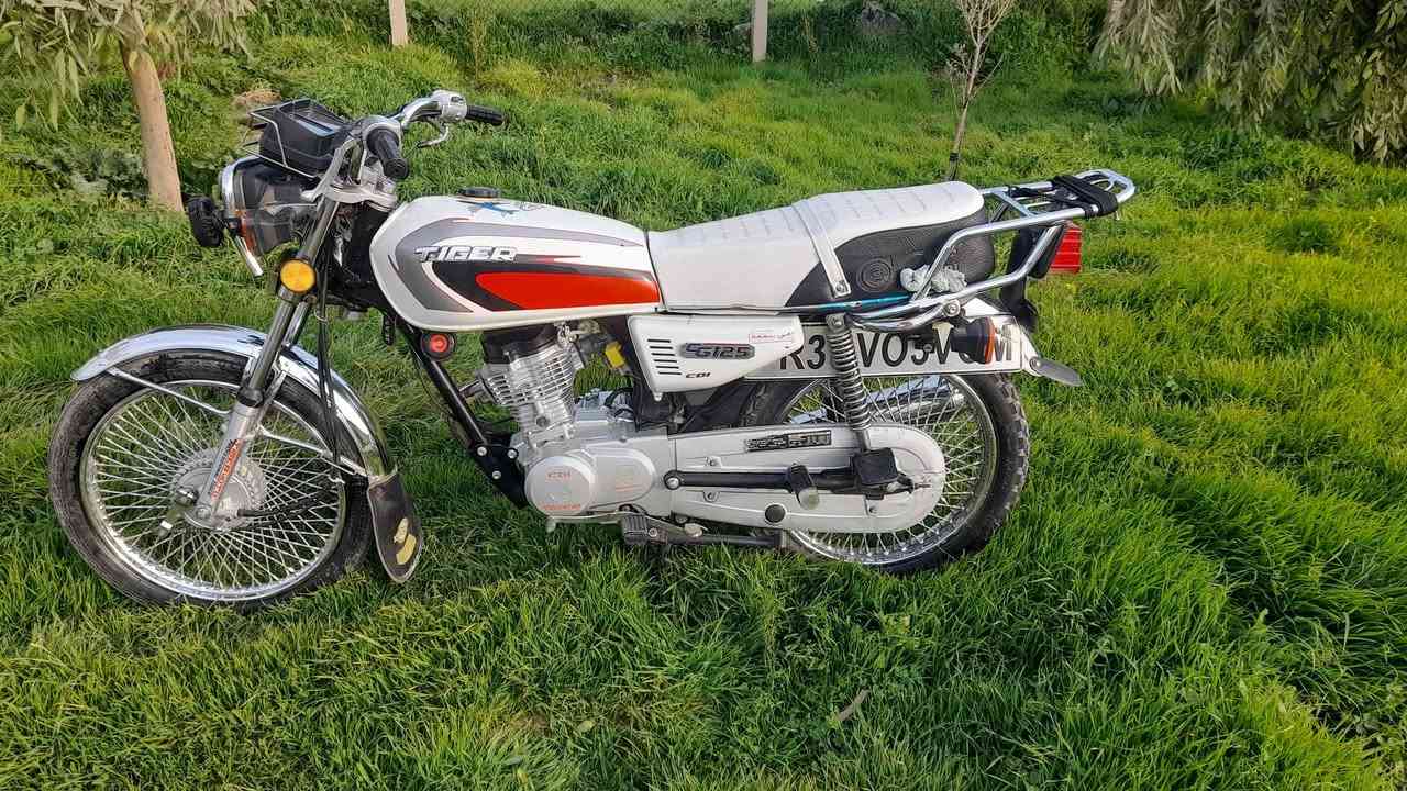 سلام عليكم
دراجة تايكر موديل 2020 شرط من تايه لتايه محرك شرط وضع شركه اسبانه ما مضروب كهربائات كلو شغال منفيس اصلي مال شركه دراجه وضع شركه كلشي ما مبدل بي 
السعر 650 بيها مجال 
***********
