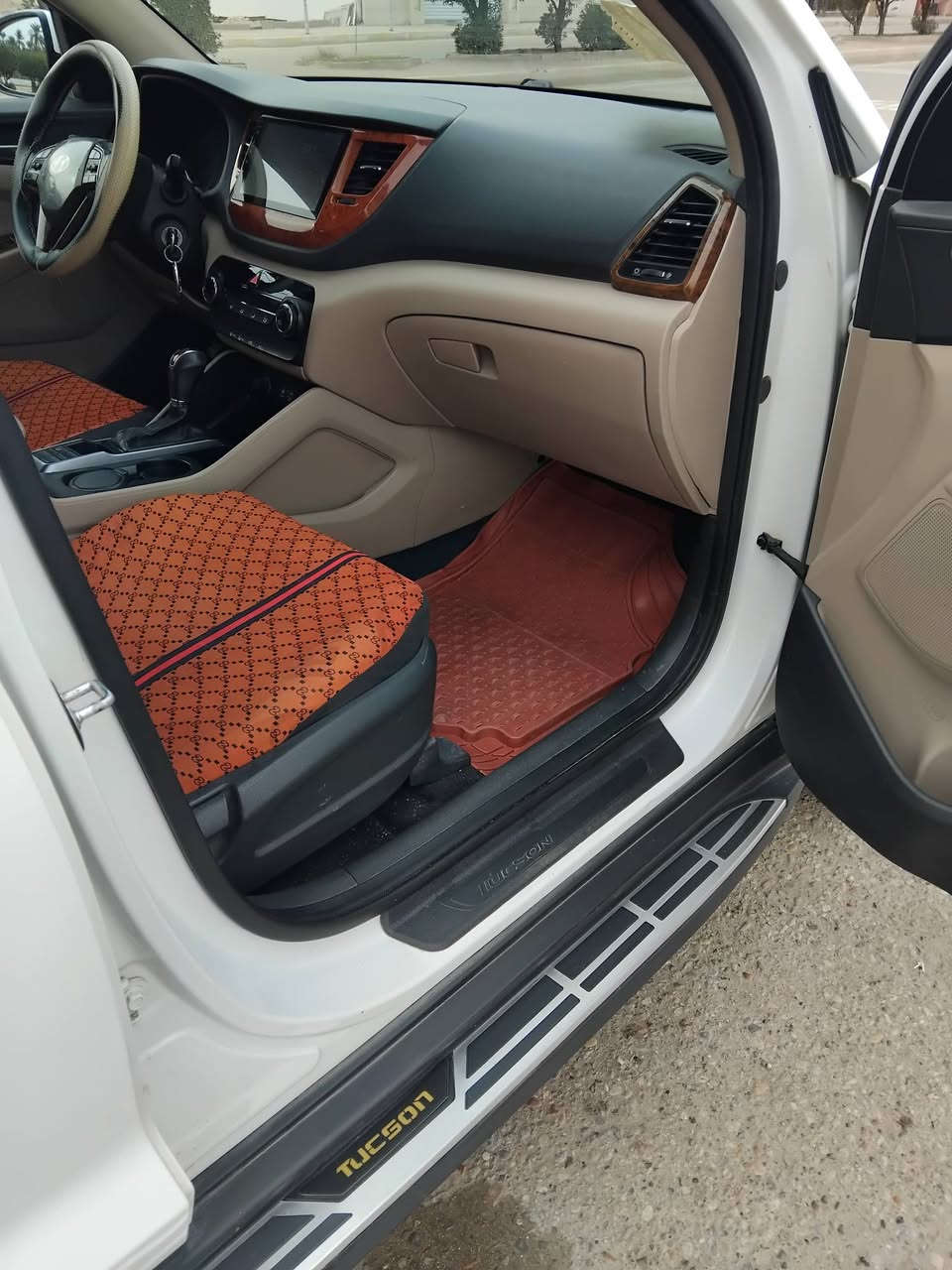 السلام عليكم توسان خليجي موديل ٢٠١٨ السيارة كلش جديده ماشيه ٧٨ الف كيلو استخدام شخصي مكان السيارة ميسان رقم بغداد مشروع وطني بسمي كفاله من الصبغ والتبديل سعره, (١٩٠)هذا رقمي(***********)
