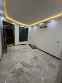شقه للايجار فارغه  غرفه وصاله + هول داخلي  ومطبخ وحمام   عنوان الشقه ا...
