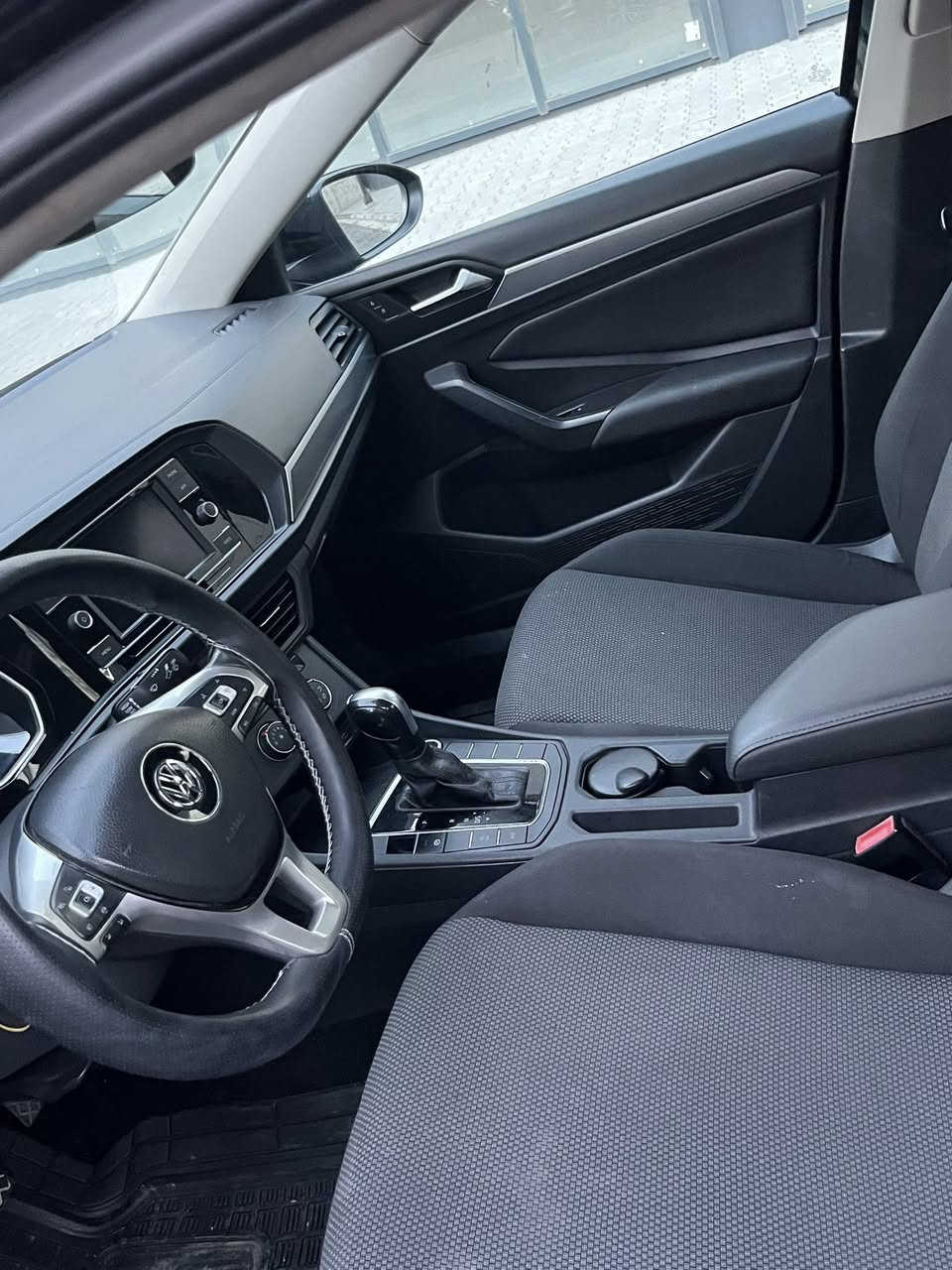 جيتا Sموديل 2021
ماشيه69 الف. ميل 
   بيهه صبغ. بس البنيد طاير. ع قماره والقماره بيهه بارد  حادث امريكا. بسس سياره كلشش نضيفه لا ايرباكات لا دواخل. السعر 135  وبيهه مجال
***********
متوفر واتساب. واتصال
