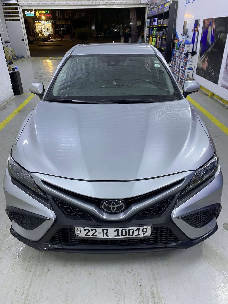 السلام عليكم
تويوتا كامري se 
الموديل :٢٠٢٣
العداد:٣٥ الف ميل
اللون: رصاصي فاتح 
الرقم: اربيل ب اسمي سنويه ٢٠٣٠ 
تحويل وكاله مباشر 
الضرر: سياره كلين تايتل واكعه من التاير اليمنى بحفره وطاكات ايرباكات البرده فقط /قطرة صبغ مابيها 
واضحه صور التقرير مالها
المواصفات:- 
كشنات جلد اسود 
كشن تحكم كهرباء
رادار امامي 
كاميرا دواره 
لايت زنون 
٣ انظة قياده
رود سستم 
///
السياره اني مستوردها ع ايدي 
////
فقط بيها طخه خفيفه ب باب السايق وعايفها ع وضعها ما تبين ١٠٠٪؜  + بيها طخه ب الباب الخلفيه اليمنى الخلفيه بنهايتها شعفوره صغيره
السياره خير من الله ما تحتاج ربع مصرف 
////
السعر ٢٢.٥٠٠$  بيها مجال 
الرقم ***********
