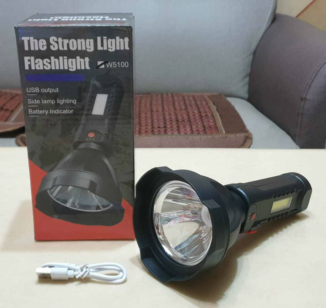 كشاف يدوي قوي يُعرف باسم "The Strong Light Flashlight" ويتميز بالمواصفات التالية: 
تقنية الإضاءة: يستخدم مصابيح LED عالية الكثافة لإضاءة ساطعة.
الوظائف: يحتوي على إضاءة جانبية بالإضافة إلى الكشاف الرئيسي ومؤشر للبطارية.
الشحن: قابل لإعادة الشحن ويحتوي على مخرج USB لاستخدامه كبنك طاقة.
المدى: يوفر إضاءة لمسافات طويلة.

الحجز والاستفسار راسلوني خاص


**إذا كنت صاحب هذا الإعلان وتريد حذفه لأي سبب، رجاءا أرسل رسالة إلى الدعم الفني**