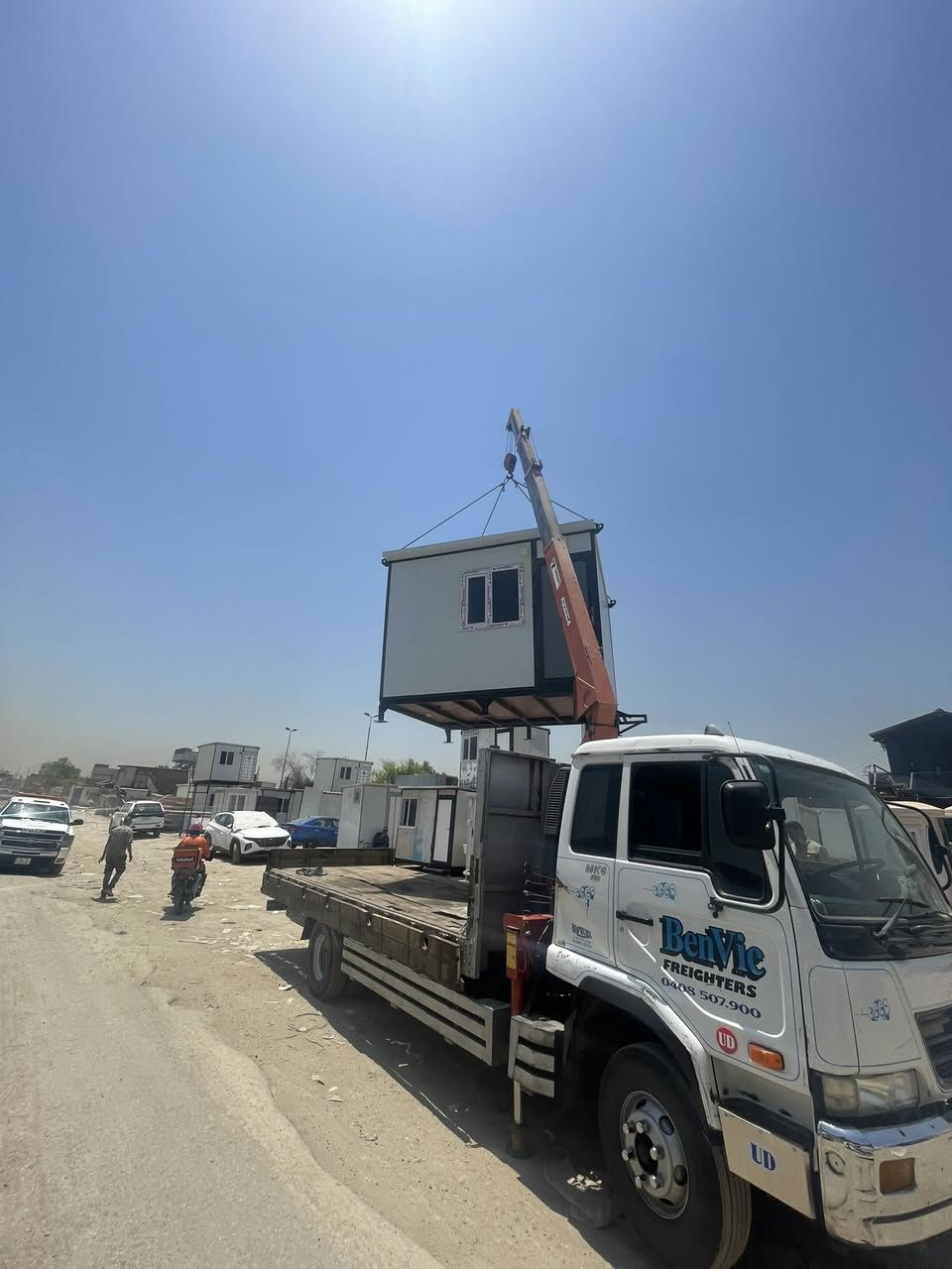 اساس معمل الهدى لصناعة الكرفانات من السندويج بنل بمواصفات عالية الجودة وأسعار تنافسيه يشمل الابواب والشبابيك والكهربائيات.يوجد لدينا كوادر متخصصة و ذات خبرة في مجال تصنيع الكرفانات والجملونات وبيع وشراء الحاوياتلأستقبال استفساراتكم الاتصال:***********  ***********
