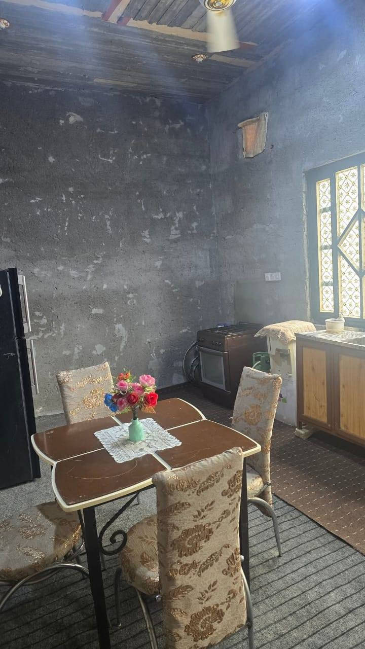 🏠 بيت للبيع – حي العسكري / شارع أبو دله 
🔹 المساحة: 160 متر
🔹 يوجد فضلة تقريبًا متر ونص
🔹 يبعد 50 متر فقط عن التبليط
🔹 كامل الخدمات (ماء، كهرباء، مجاري)
📄 نوع الطابو: زراعي عراقي
📑 متوفر نسخة من الطابو + وكالة
🛏️ يتكون البيت من:
غرفتي نوم
ديوان
صالة
مطبخ
صحيات داخلية وخارجية
🔧 يحتاج سيراميك
💰 السعر: 68 مليون
✋ قابل للتفاوض للجادين
📞 رقم الاتصال: ***********
