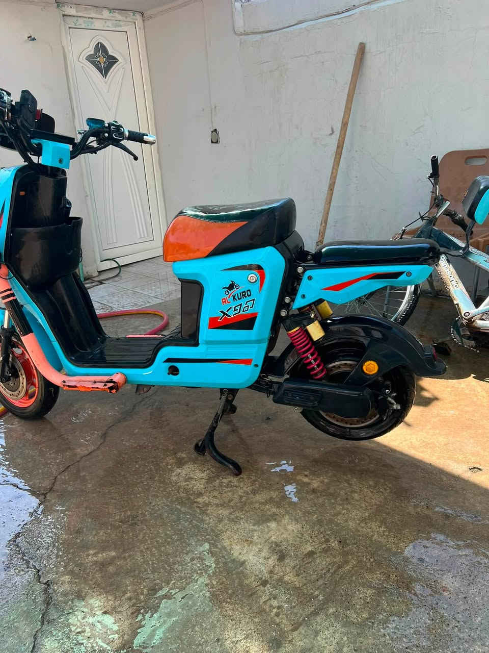 ماطور شحن نوع x900الماطور اي نقص ما بي فول مواصفات ملف حجم1500اقتصادي بالشحن بشكل مو طبيعي يعني شحنه وحده تفرك الموصل كله زائد اللد ماله اقوه من ضو السياره شرط وبي دبل دي والبريك الكدام مفلت ينراد شد فقط السعر المطلوب٤٧٥وبي مجال رقم التلفون***********مستعجل البيع
