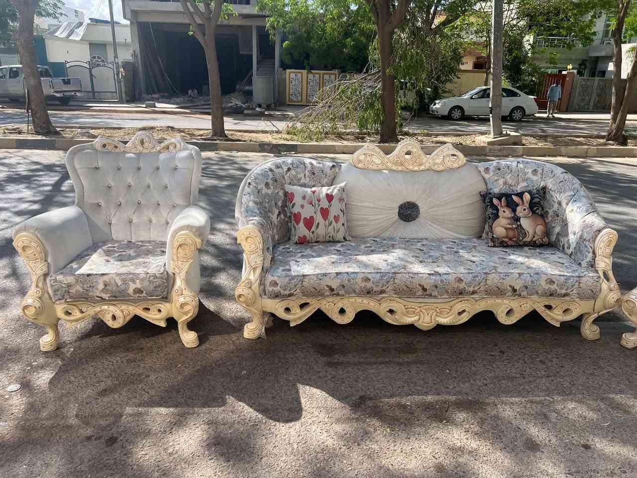 کلاسیک تورکی ئە سلی
زۆر شازو ناوازەییە و تایبە تە
لۆک لۆکە بە لۆکی ماوە تە وە
ژ.م***********
شوین. کە لار
