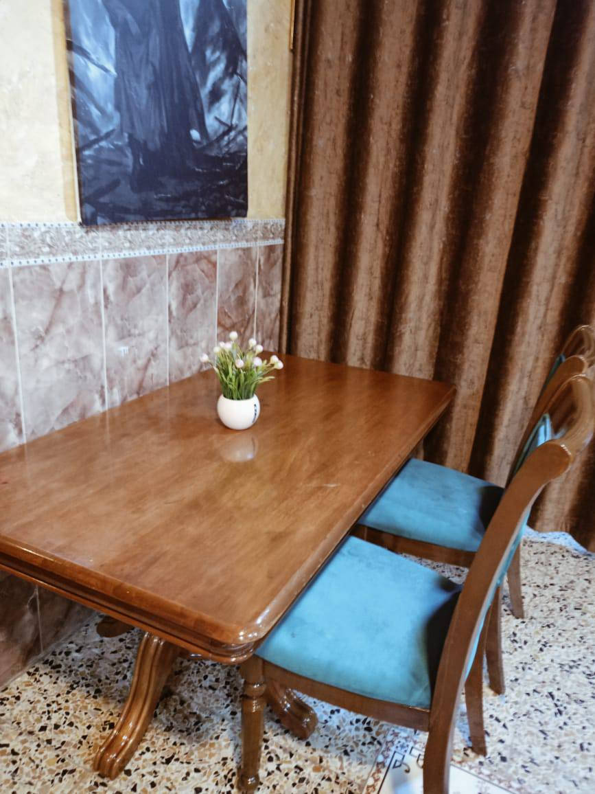 ميز طعام صاج مع كراسي 2السعر 200العنوان شط العرب وبي مجال ***********
