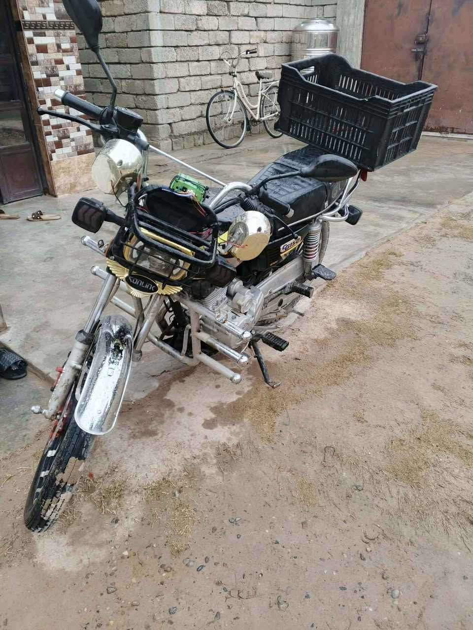 السلام عليكم
سيفان موديل. 2024
جديد لك صبانه ماممدوده عليه
سعره 700 الف وبيه مجال مكانه بيجي
صاحب الموطور ال طياوي 
***********
