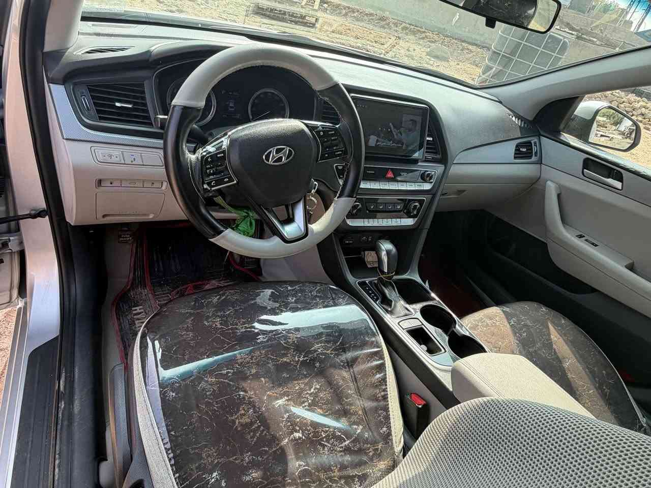 أسلام وعليكم 
سوناتا 2018سياره جاهزه من كلشي تخم تاير 
رقم بصره انكليزي باسمي سياره 
حادثه جاملغ وبنيد نفسهن مصلحات 
ماشيه 59ميل عليه ايدامه كامله رقم صاحب السياره ***********
بصره ابوالخصيب /حمدان
