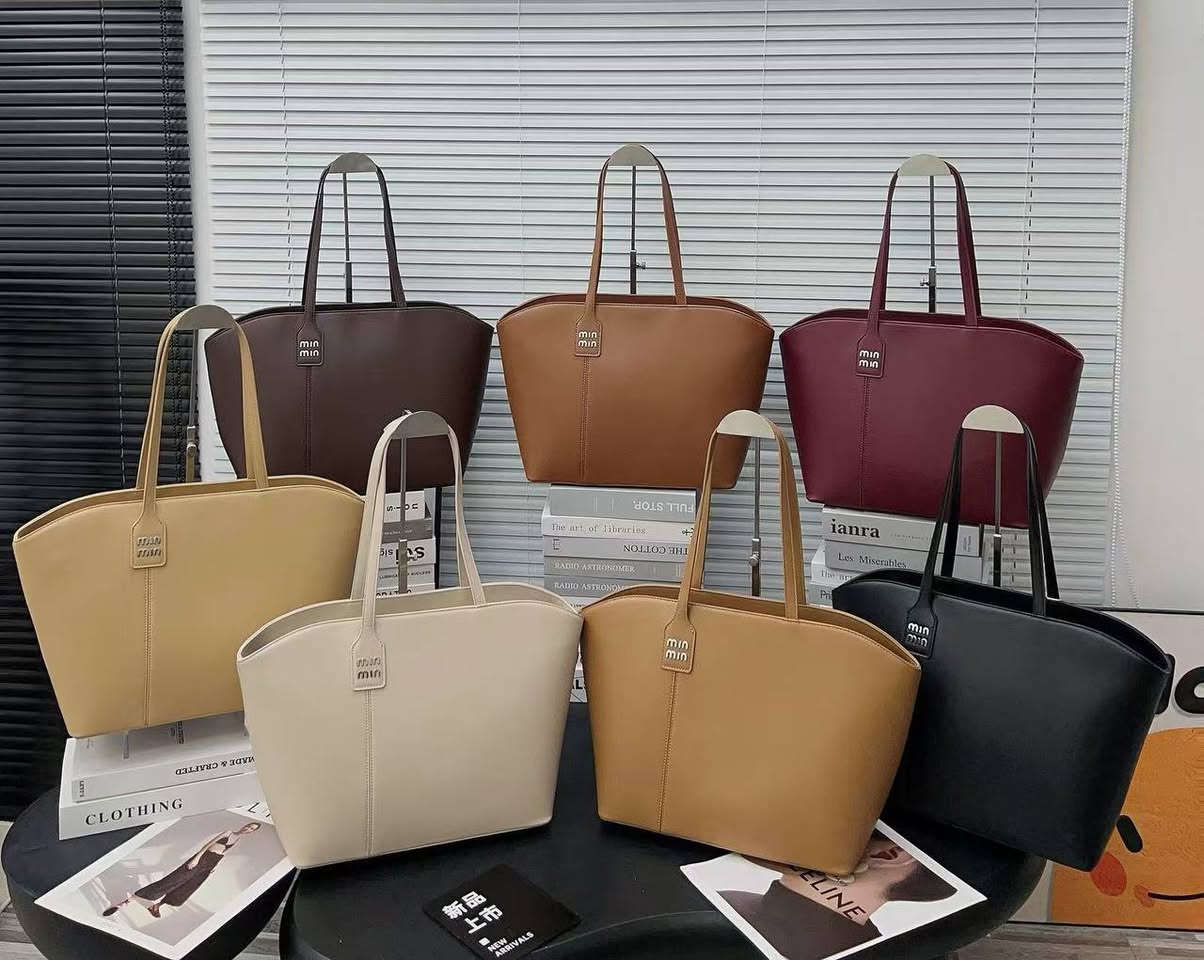 وصلت البضاعة الي منتظريها الماستر كوالتي
البيع بالجملة فقط
للحجز والاستفسار واتساب ***********
#جملة #حقائب_نسائية #جملة_حقائب
