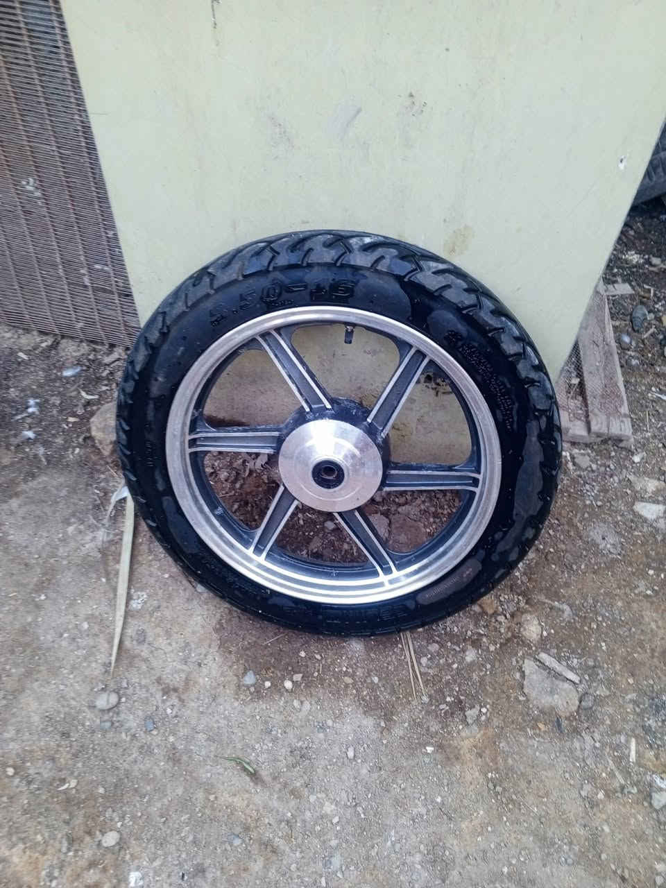 اسقيفه ستوته لبيع اويل جديد هوة وتايرة للبيع *********** ممتواجد خاص مكاني بعقوبه
