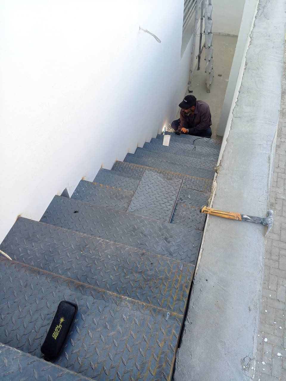 حداد متنقل داخل البصره
لعمل كافت الحداده ***********
