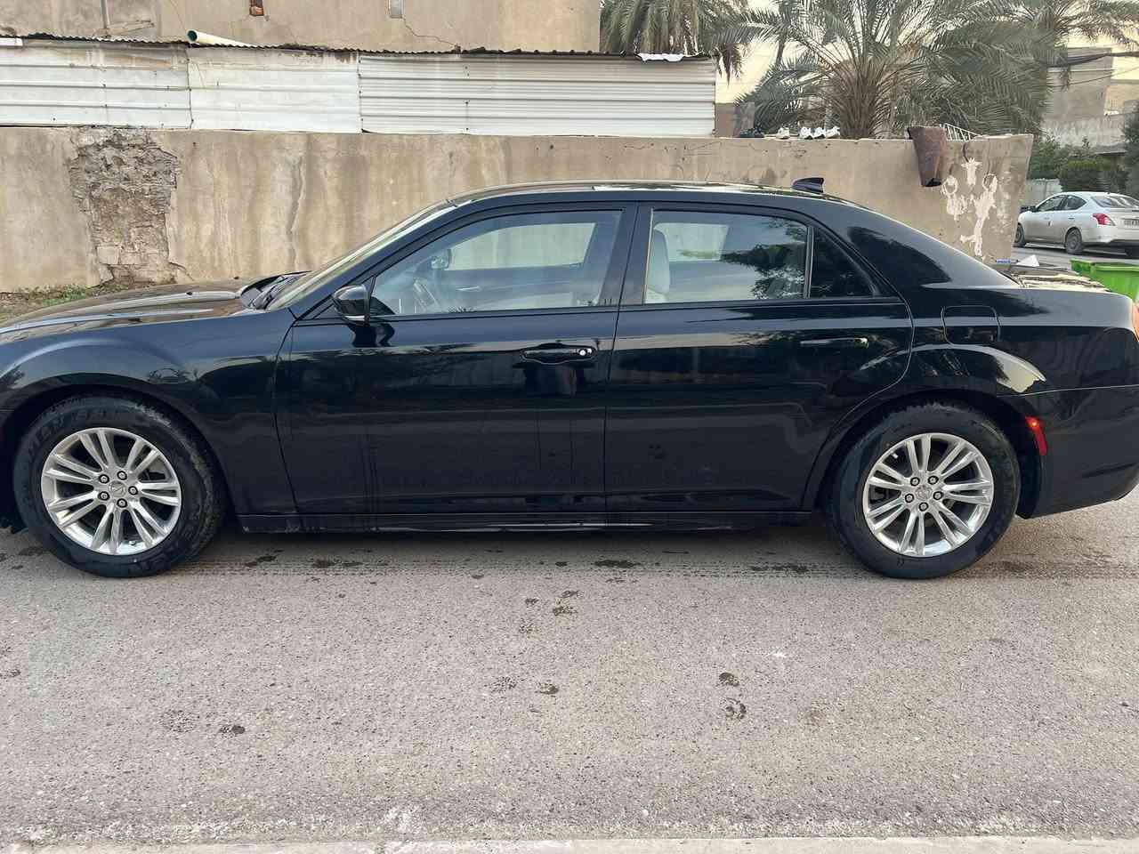 السلام عليكم كلايسلر موديل 2023 وارد امريكا تبديل جاملغ امامي اصلي ماشيه 17 ميل السعر 30000 أمريكي للتواصل على الرقم ***********
