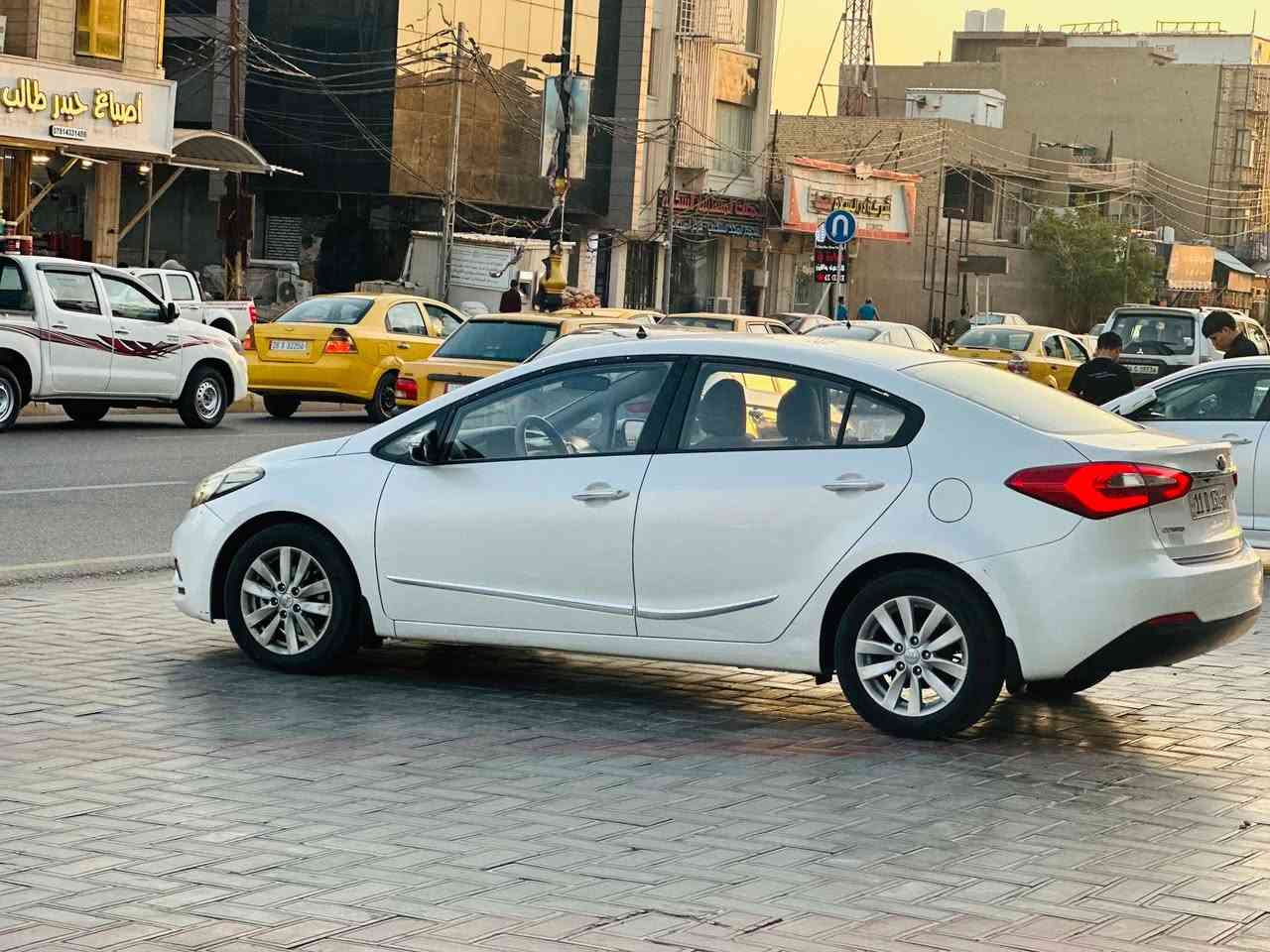 السلام عليكم سياره سيراتو2016  مكفوله كفاله من كلشي رقم بغداد الدولي فول موصفات مكينه وكير وتبريد شرط سياره جاهزه من كلشي موصفات ويل كرب شاشه بلاتوث حاجب سياره جديده كلش مكان سياره السماوه المركز السعر 120 وبيه مجال بصيط رقم موبايل ***********
