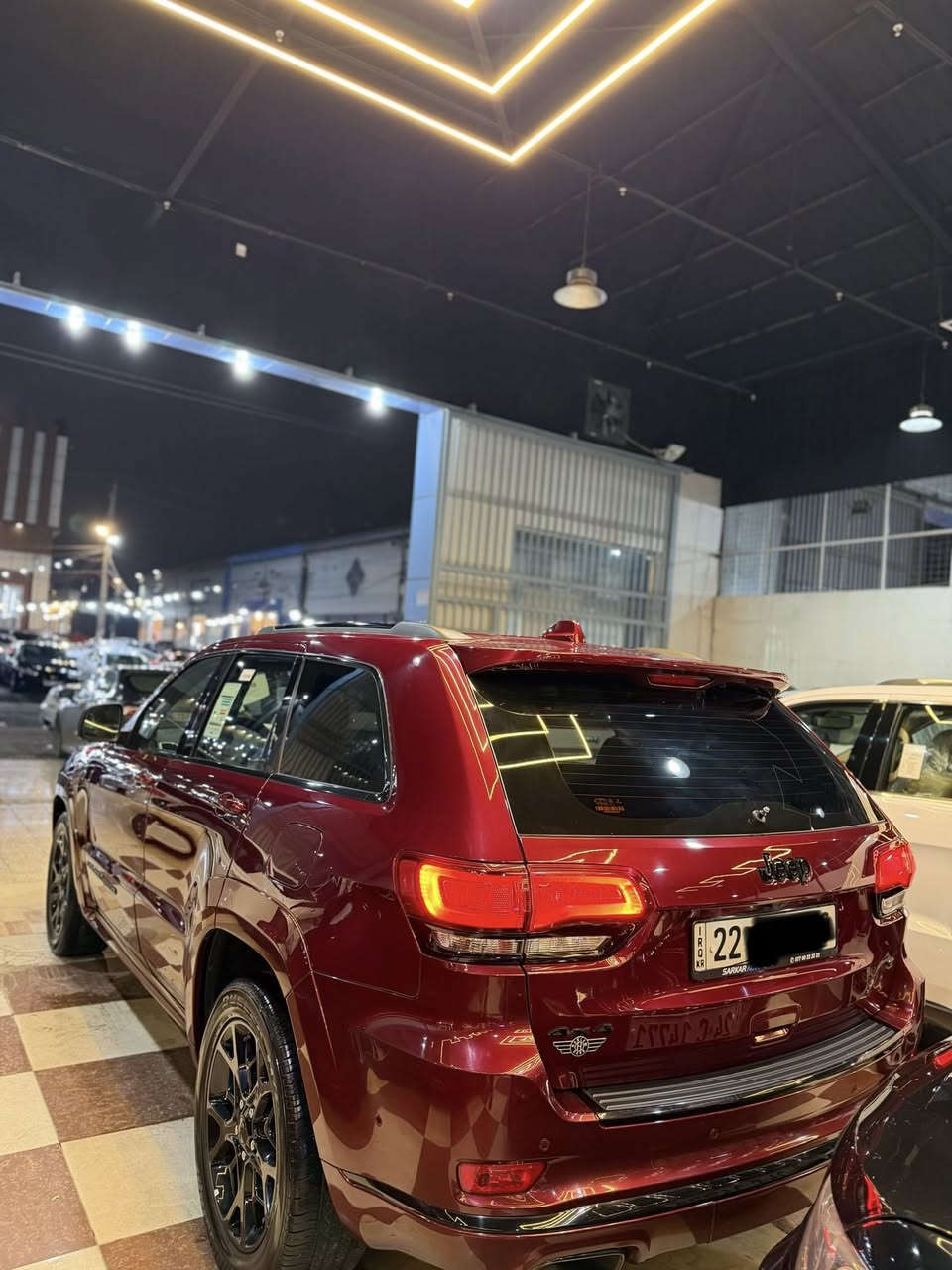 السلام عليكم
جيب كراند شيروكي فئة ال  S اس ( خـليـجـي ) ام رادار 
‏‎موديل 2022  فول مواصفات وكالة هارلم
المحرك : V6.  3.6L ‎  
رقم اربيل الجديد بسمي 
سياره مكفوله من الصبغ و التبديل 
‏‎ ماشيه  44000mil
 ‏‎* المواصفات :
‏‎*رادار امامي وجانبي 
‏‎* نقطة عمياء .
* صندوق كهربائي
‏‎*داخل جلد 
‏‎* دفع رباعي 4x4 . 
‏‎* فرش المقاعد من الجلد . 
‏‎*صفي المقاعد الأمامية كهربائية .
‏‎* ذاكرة لحفظ وضعيات الجلوس . 
‏‎* صفي المقاعد الأمامية مع تدفئة وتبريد . 
‏‎* صف المقاعد الخلفية مع تدفئة . 
‏‎* ويل قياس 20 انج .
‏‎* مقود السائق كهربائي . 
‏‎* تدفئة ستيرن . 
‏‎* سقف بانوراما .
‏‎* شاشه كبيرة 8.4 انج .
‏‎* نظام الملاحة (GPS) . 
‏‎* نظام خاص للطرق الوعرة 
والخ…
للاستفسار : 
***********
***********
