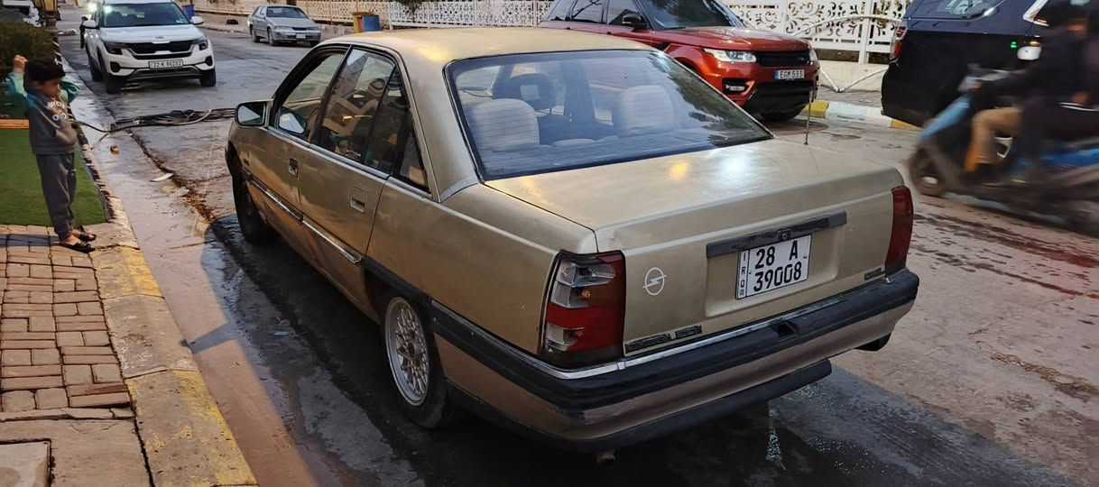 السلام عليكم جميعا 
من رخصت الادمن
اوبل اوميكا رقم انكليزي نجف بسمي 
موديل،1990 حي نزال عارظها 23 وبيها مجال حك الجيه
مكينه نظيفه كير جديد قبل 10 ايام شديته اكسل درايم شفتات جدد نقصها صدر امامي تعبان تايرات نص عمر 
سياره ترايك وين متريد مال عمل 
***********
***********
