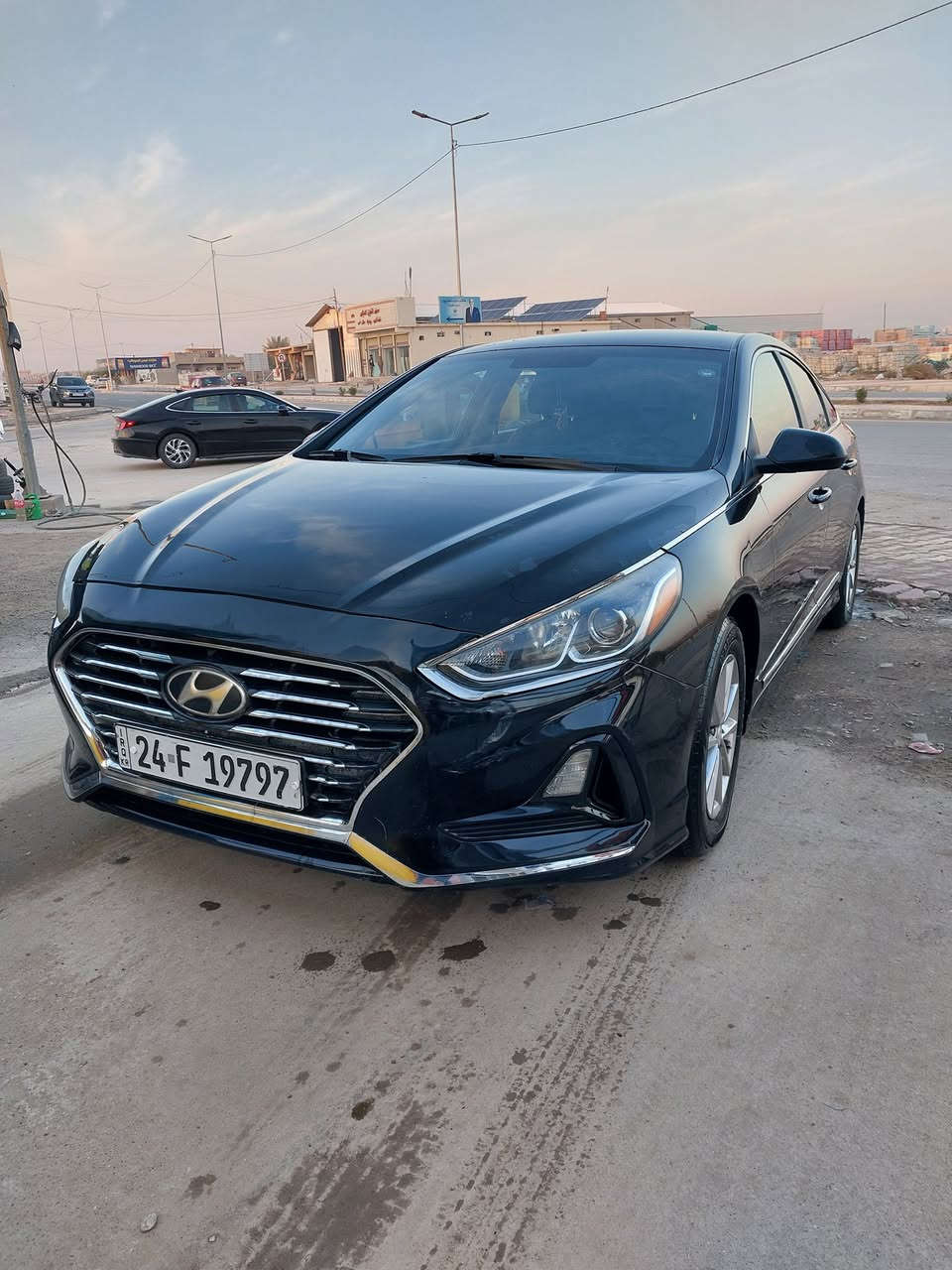 سوناتا موديل 2018 
ماشي 100 
ضرر قطعتين واكو ملاحضات بسيطه
شرط التحويل بدون دواخل 

***********
