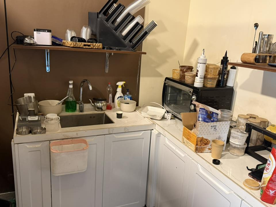 كوفي هاوس للبيع كامل
(الاسم+غراض +المكان)
في منطقة بغداد/ المشتل (المربع الذهبي) 
للاستفسار /***********
