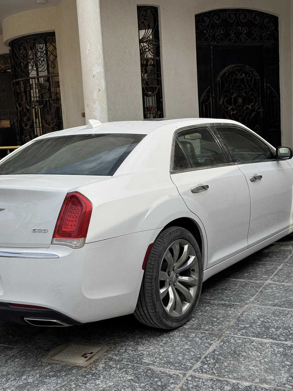 السلام عليكم للبيع كرايسلر اوباما 2019 لمتد فول مواصفات السياره جديده بالكارتون بيها بارد بسيط فقط رقم دهوك الدولي للاستفسار اكثر ***********
مكان السياره البصره
