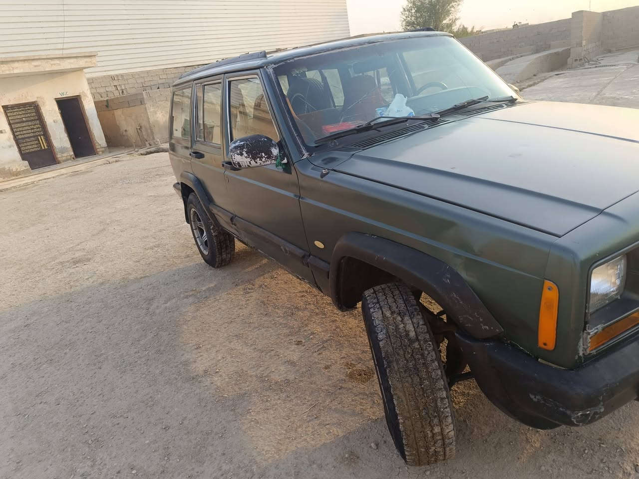 #بيع_مستعجل
جيب شيروكي شخاطه 97
رقم ذي قار خصوصي باسمي سنوية لل30
رقم دولي جديد
حدادية من طول للطول كلها جديدة
محرك ثنين ونص ديلكو وتحويرة وكعدت المكينة ضابطها على ايدي لا طخ باكسل ولا تكطع اذاين
كير جديد مصار شهر من شاده 
تخم تاير دلوب ياباني جديد باتري جديد سياره خير من الله ترايك وين ما تريد
بيها ضرر قليل تجي وشوف بعيك
مكان سيارة ذي قار 
السعر 34 قفل قفل
رقم راعيها ***********
