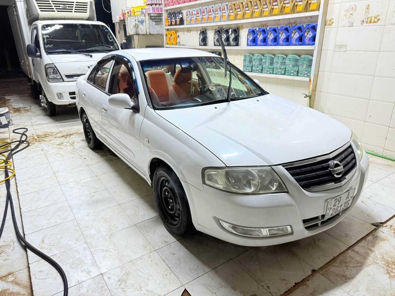 نيسان صني 2013 بدي كوري 
سيارة نظيفة 
مكينة وكير وشواصي مكفولات 
حدادية وتخم تايرات جدد 
بيها بابين السايق والي ورا مبدل 
وبيها بعد شغلات بسيطة معدلة 
رقمها واسط صاحبها موجود ويداور بأي وقت
السعر 100$
مكاني ديوانية حي العسكري 2 
*********** للتواصل ديوانية, القادسية
