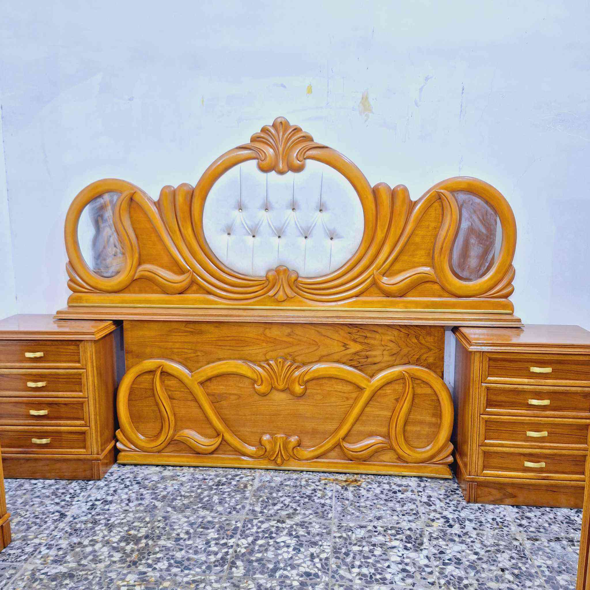 غرفه ام ٦ ملحق صاج 5ملم لتحشا كله بلوك شغل ونجارت معرض الزوراء للغرف عباره عن صاج وجاوي قاعده وسكف بلوك صاج الضهر جرجوبه برغي مستعمل نضيف جدأ ثقيل جدا اعلى  فصال بلصاج العراقي


**إذا كنت صاحب هذا الإعلان وتريد حذفه لأي سبب، رجاءا أرسل رسالة إلى الدعم الفني**