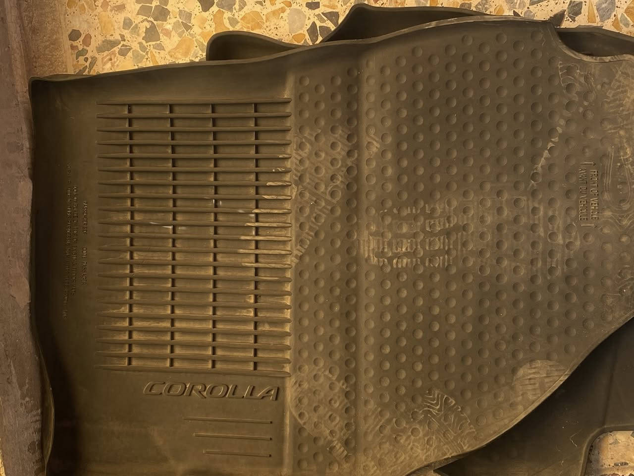 ارضيات كاربت + ارضيات ربل اصليات مستخدمات بدون اي ضرر يرهمن لجميع الكورلات من موديل 2020 الى 2025 سعر الارضية الواحدة 25 ألف فقط 
مكان بغداد حي الجهاد الضباط 
***********
