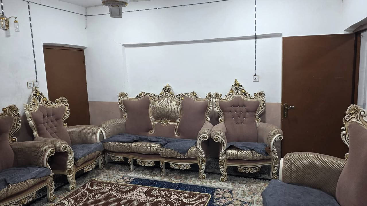 سلام عليكم
بيت للبيع ١٢٢ متر طابق واحد على ساحه مع حديقه حي الشهداء مكتب الرشيد خلف شارع الصياغ 

السعر ١٣٧ مع المجال 

*********** ابو سجاد
