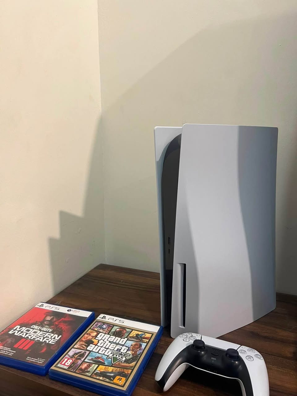 پلەیستەیشن ٥ (PS5 825GB) لەگەڵ ٢ کۆنتڕۆڵەر و ٣ یاری – زۆر خاوێنە

پلەیستەیشن ٥ (فێرژنی دیسک - 825GB) بۆ فرۆشتن. ئامێرەکە زۆر کەم بەکارهاتووە و تەنها لە کاتی پشووەکاندا یاری پێکراوە، بۆیە زۆر خاوێنە و وەک نوێ وایە.
چی لەگەڵدایە:
 کۆنسۆڵی PlayStation 5 (825 GB)
 ٢ دانە کۆنتڕۆڵەری ئەسڵی 
 هەموو وایەرە سەرەکییەکان (کارەبا و HDMI)
 ٣ یاری بەهێز (بە دیسک):
 GTA V (Grand Theft Auto 5)
 Call of Duty: Modern Warfare 3
 FIFA 22
ئامادەیە بۆ یاری کردن و هیچ کێشەیەکی نییە!

Title: PlayStation 5 (825GB) Bundle – Excellent Condition with 2 Controllers & 3 Games
Description:
Selling my PlayStation 5 (825GB Disc Edition) in excellent condition. It was barely used and played only during holidays, so it looks and works like new.
What’s included:
 PlayStation 5 Console (825 GB)
 2 Original DualSense Wireless Controllers
 All necessary cables (Power, HDMI)
 3 Top Games (Physical Discs):
 GTA V (Grand Theft Auto 5)
 Call of Duty: Modern Warfare 3
 FIFA 22
Perfect bundle to start playing right away! أربيل, العراق


**إذا كنت صاحب هذا الإعلان وتريد حذفه لأي سبب، رجاءا أرسل رسالة إلى الدعم الفني**