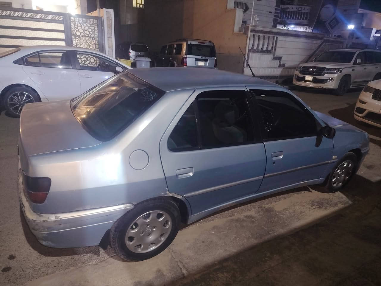 بيجو مديل 2001 فرنسي
كير مكينه تبريد صدر امامي خلفي كهربائيات دواخلها الغرفه مدوشمه 
كله جديد ب شرط
رقم بغداد دولي ب اسمي
السياره الكشر بلادي بيها جراد
السعر ب 44 وبيها مجال 
مكاني بغداد الدوره
***********
